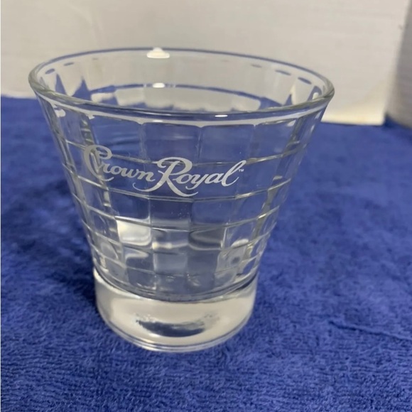 Crown Royal Whisky Glasses Set Of 2 - Rocks Glass - Whisky Tumbler - Picture 2 of 9